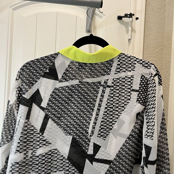 New Directions Black White Sheer Geometric Layered Button Neon Trim Top 1X - Picture 8 of 12